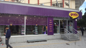 Gratis Mağazası Turgutözal Bulvarı güzel yalı mah ve Atatürk Cad Gülbahcesi Sitesi  ARAZ Reklam Katkılarıyla 